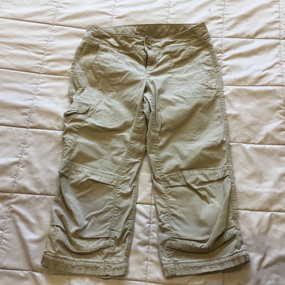 EUC The North Face cargo capri’s, size 2